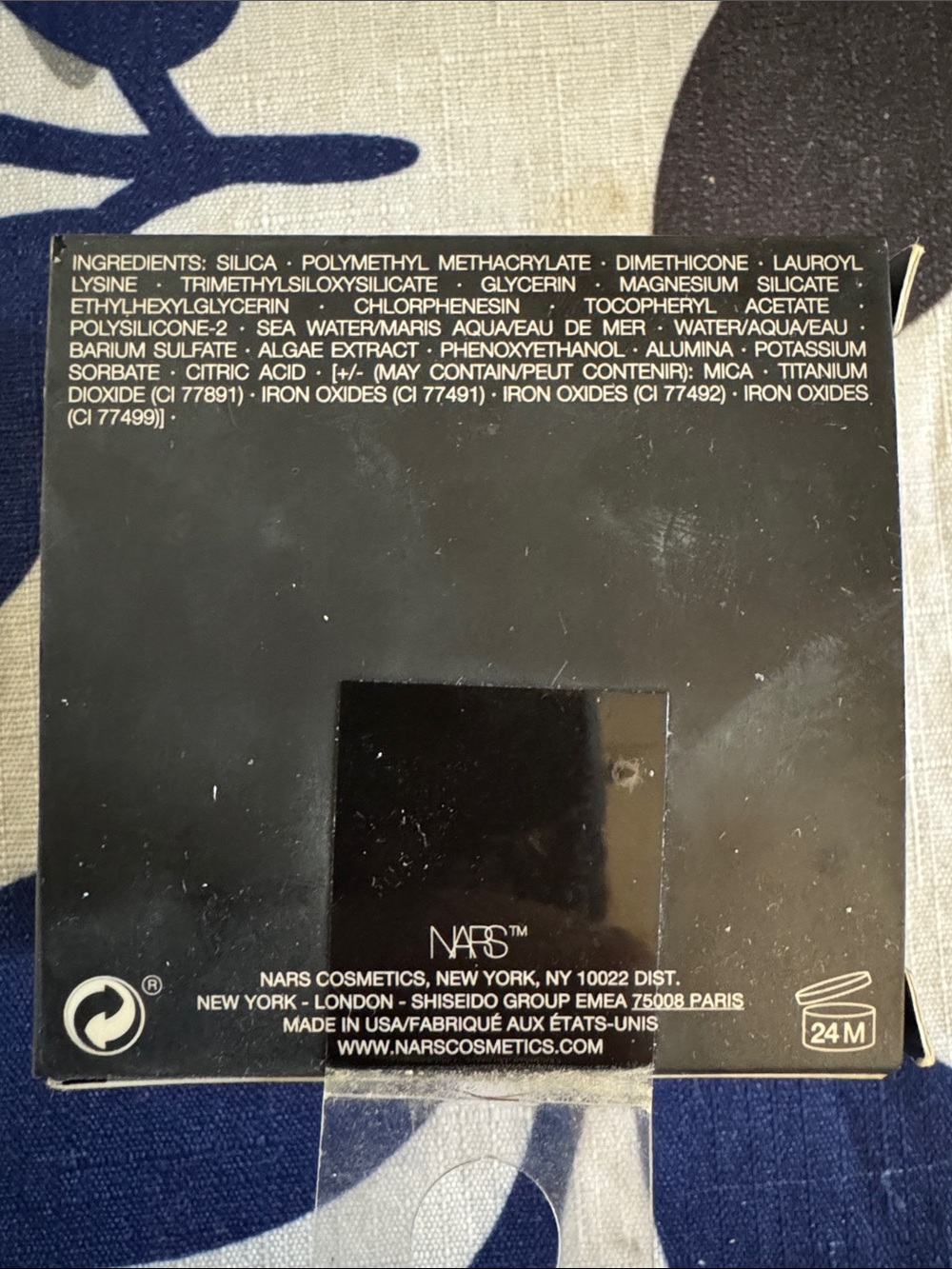 NARS Light Reflecting Setting Powder — Black Compact - Picture 3 of 6